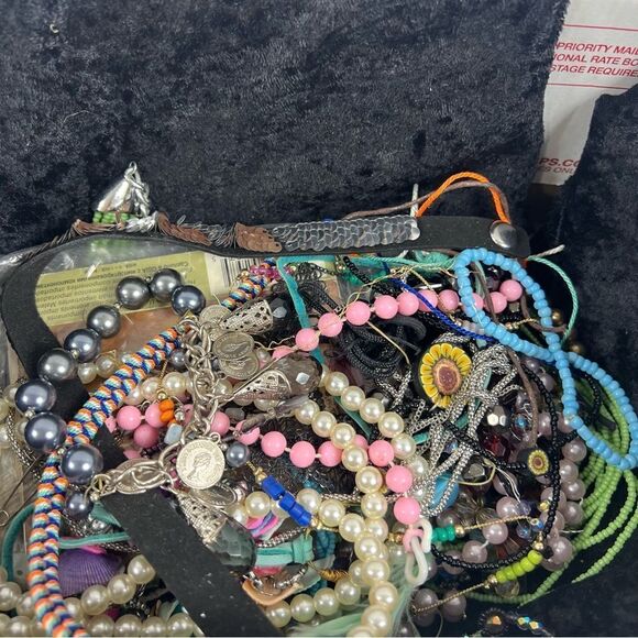 5 pounds of craft jewelry bundle vintage to current for repurpose - Picture 9 of 12